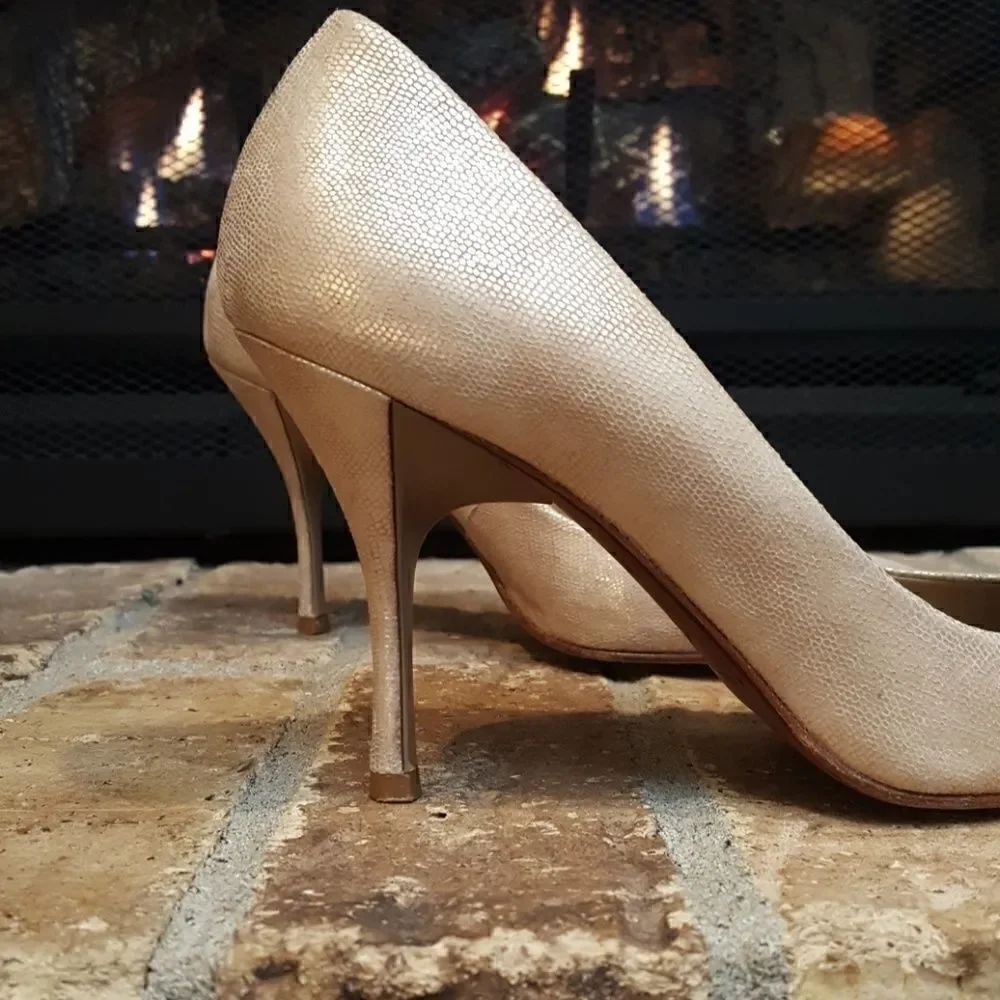 Donald J Pliner | Brave Point Toe Heels - Picture 4 of 8